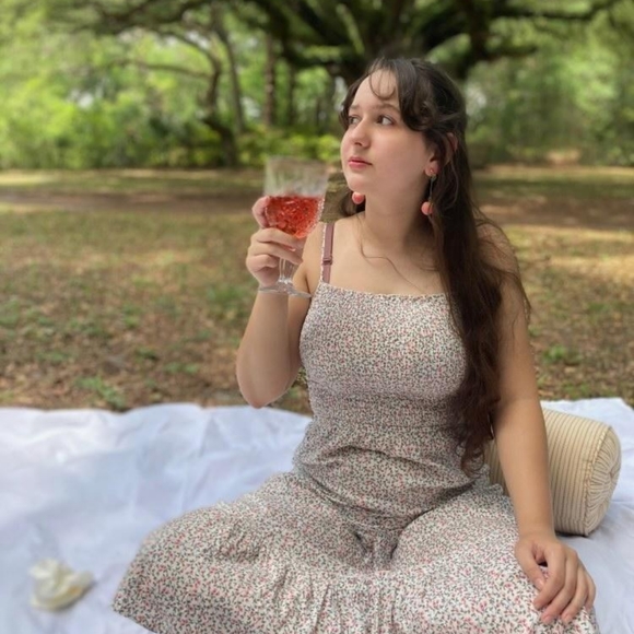 Meet your Posher, Katherine - Picture 1 of 1